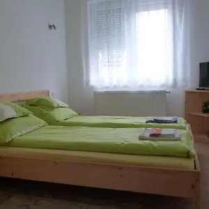 verificați disponibilitatea