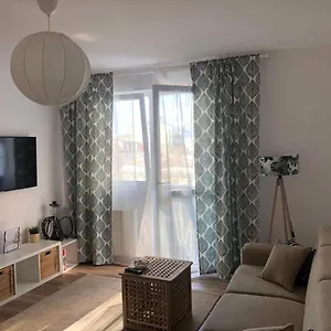 verificați disponibilitatea
